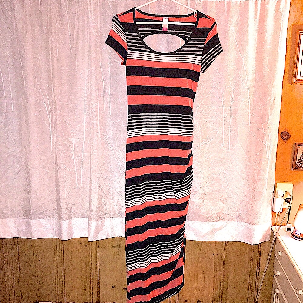 (EUC) No Boundaries Striped Black/Orange/White Short Sleeve Maxi Dress